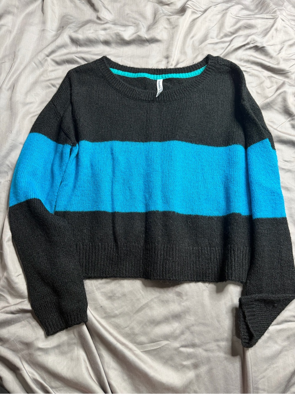 Aeropostale Black and Bright Blue Striped Cropped Crewneck Sweater